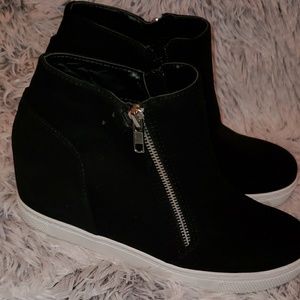 Wedge sneakers
